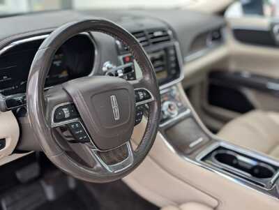 2017 Lincoln Continental, $18900. Photo 11