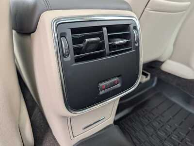 2017 Lincoln Continental, $18900. Photo 7