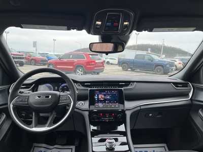 2025 Jeep Grand Cherokee, $42500. Photo 3