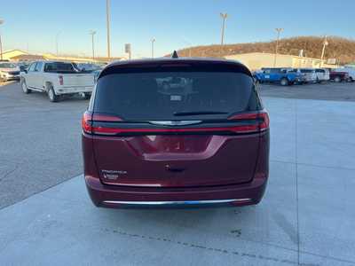 2023 Chrysler Pacifica, $23900. Photo 7