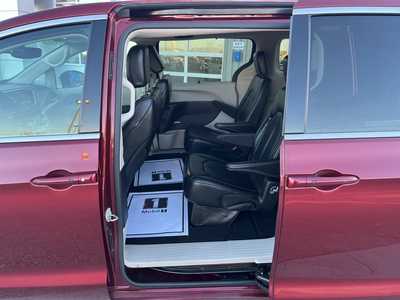 2023 Chrysler Pacifica, $23900. Photo 8