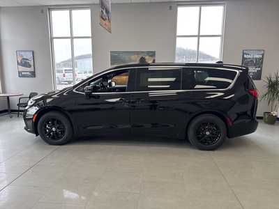 2025 Chrysler Pacifica, $47313. Photo 11