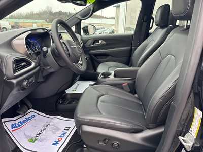 2025 Chrysler Pacifica, $47313. Photo 6