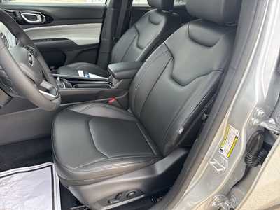 2025 Jeep Compass, $31608. Photo 5