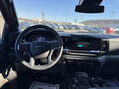 2025 Chevrolet 1500 Crew Cab, $69000. Photo 2
