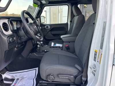 2025 Jeep Gladiator, $41726. Photo 3