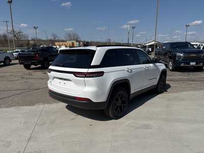 2025 Jeep Grand Cherokee, $42741. Photo 11