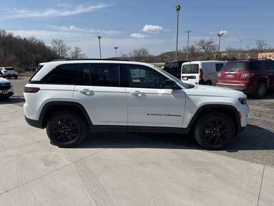 2025 Jeep Grand Cherokee, $42741. Photo 12