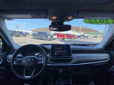 2022 Jeep Compass, $21900. Photo 3