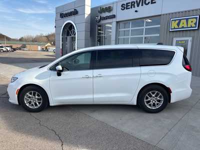 2023 Chrysler Pacifica, $25900. Photo 5