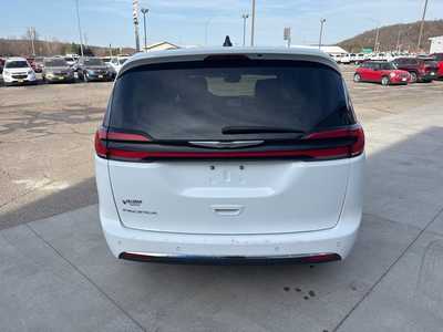 2023 Chrysler Pacifica, $25900. Photo 9