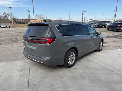 2023 Chrysler Pacifica, $26000. Photo 10