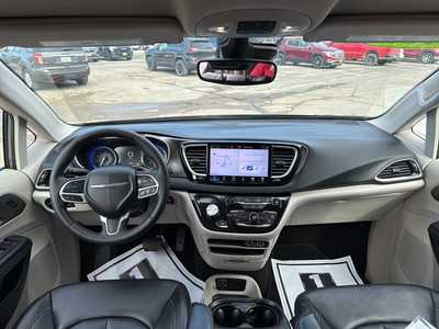 2023 Chrysler Pacifica, $26000. Photo 3