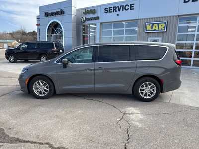 2023 Chrysler Pacifica, $26000. Photo 6