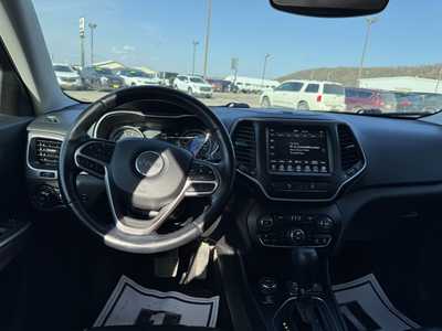 2021 Jeep Cherokee, $22500. Photo 2