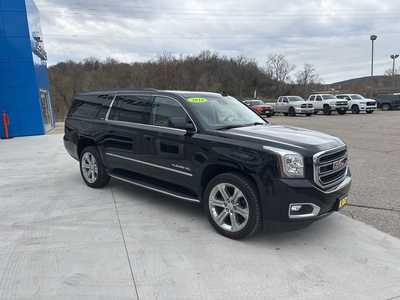2016 GMC Yukon XL, $24000. Photo 2