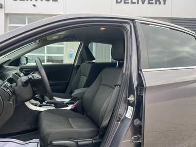 2017 Honda Accord, $16000. Photo 2