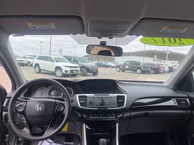 2017 Honda Accord, $16000. Photo 3