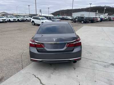 2017 Honda Accord, $16000. Photo 6