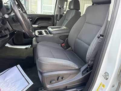 2017 Chevrolet 1500 Crew Cab, $23000. Photo 5