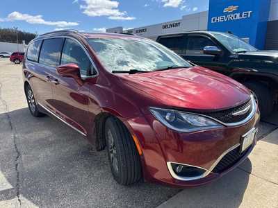 2020 Chrysler Pacifica, $23000. Photo 2