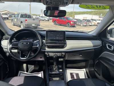 2022 Jeep Compass, $23300. Photo 3