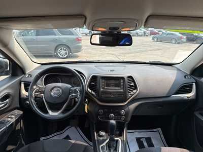 2015 Jeep Cherokee, $8900. Photo 3