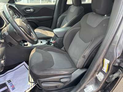 2015 Jeep Cherokee, $8900. Photo 5