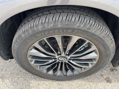 2021 Infiniti QX80, $37900. Photo 9