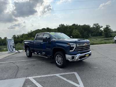 2025 Chevrolet 2500 Crew Cab, $69300. Photo 10