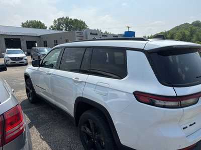 2023 Jeep Grand Cherokee L, $31000. Photo 4