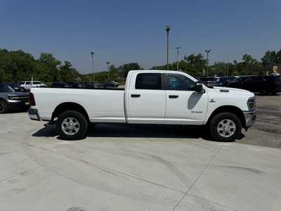 2025 RAM 3500 Crew Cab, $68642. Photo 8