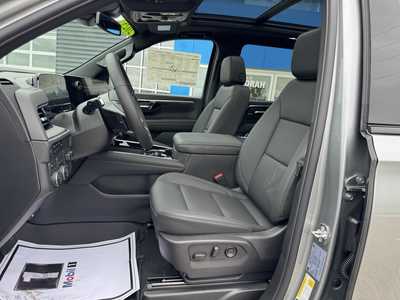 2025 Chevrolet Suburban, $77000. Photo 2