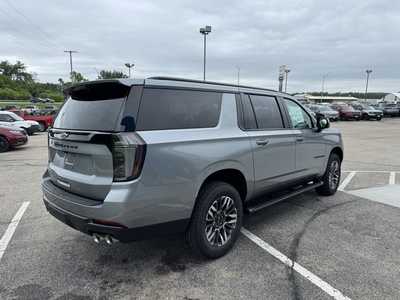 2025 Chevrolet Suburban, $77000. Photo 3