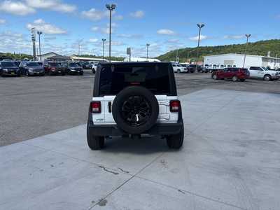 2022 Jeep Wrangler Unlimited, $32000. Photo 11