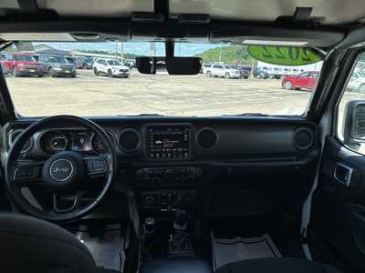 2022 Jeep Wrangler Unlimited, $32000. Photo 3