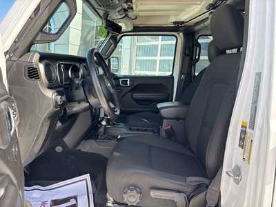 2022 Jeep Wrangler Unlimited, $32000. Photo 5