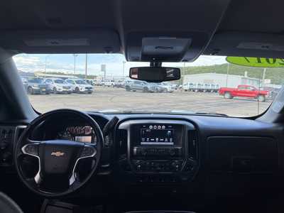 2017 Chevrolet 1500 Crew Cab, $24000. Photo 3