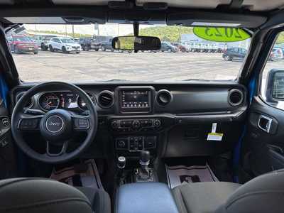 2023 Jeep Gladiator, $34000. Photo 3