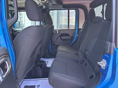 2023 Jeep Gladiator, $34000. Photo 6