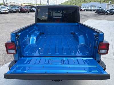 2023 Jeep Gladiator, $34000. Photo 7
