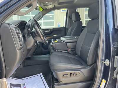 2020 Chevrolet 1500 Crew Cab, $32000. Photo 2