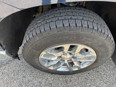 2020 Chevrolet 1500 Crew Cab, $32000. Photo 8