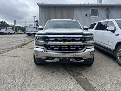 2017 Chevrolet 1500 Crew Cab, $29000. Photo 3