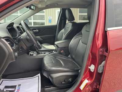 2019 Jeep Cherokee, $14000. Photo 2