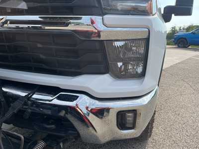 2024 Chevrolet 2500 Crew Cab, $53000. Photo 5