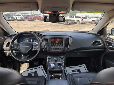 2015 Chrysler 200, $9000. Photo 3