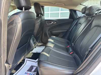 2015 Chrysler 200, $9000. Photo 6