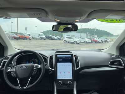 2023 Ford Edge, $30000. Photo 3