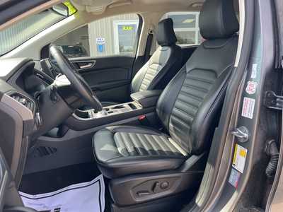 2024 Ford Edge, $25000. Photo 2